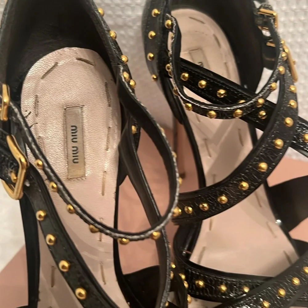 Miu Miu black crackle leather sandals with gold stud details - Picture 3 of 9
